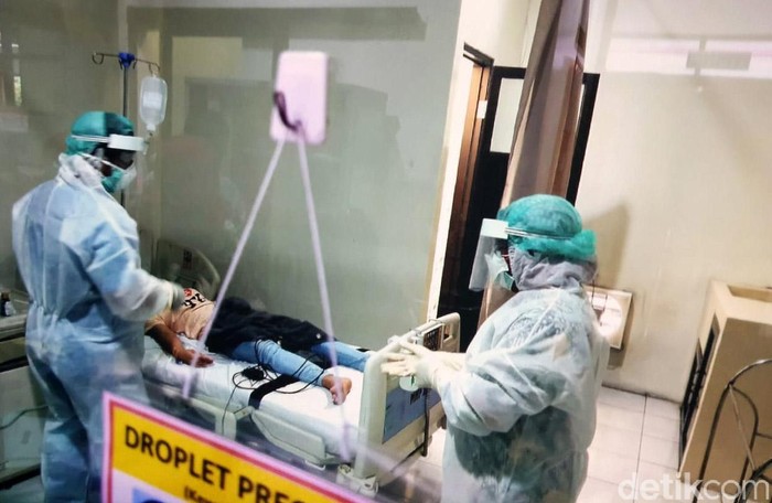 TKW dari Hong Kong yang Dirawat di RSUD Sidoarjo Negatif Virus Corona Pasien TKW asal Hongkong yang di rawat di RSUD Sidoarjo negatif virus corona. Meski begitu, perawatan terhadap pasien bernama Minarti tersebut tetap dilakukan intensif.