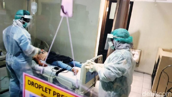 TKW dari Hong Kong yang Dirawat di RSUD Sidoarjo Negatif Virus Corona Pasien TKW asal Hongkong yang di rawat di RSUD Sidoarjo negatif virus corona. Meski begitu, perawatan terhadap pasien bernama Minarti tersebut tetap dilakukan intensif.