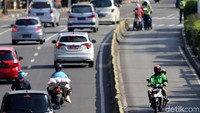 Pemotor ini bahkan nekat lawan arah.