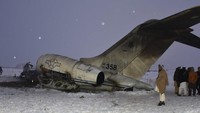 Media sosial pun diramaikan dengan rumor bahwa pesawat tersebut adalah milik maskapai negara, Ariana Afghan Airlines. Namun pihak maskapai membantahnya. AP Photo/Saifullah Maftoon.