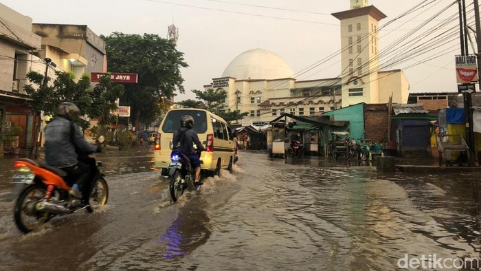 Banjir dayeuhkolot bandung mulai surut