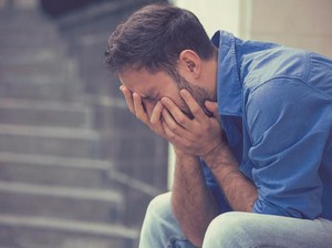 Kisah Pria yang Menangis Saat Menyaksikan Mantan Pacarnya Menikah