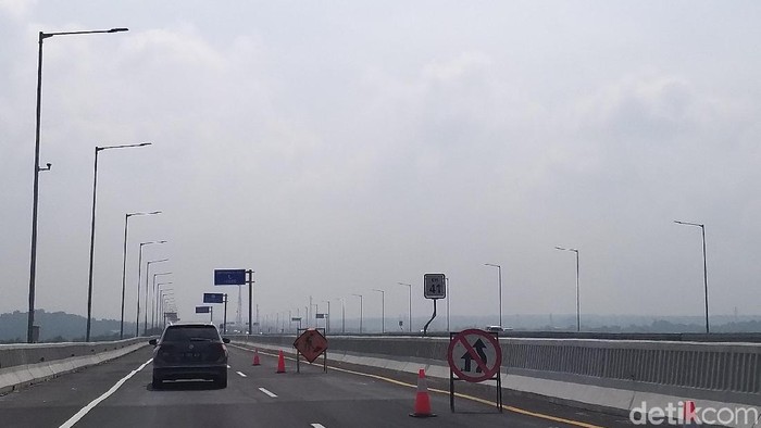 Tol Layang Japek