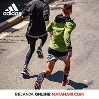 Sepatu Adidas yang diskon bisa ditemui di situs belanja Matahari. Potongan diskon yang ditawarkan hingga 50% dan ada pula tambahan diskon 30% dengan persyaratan tertentu. Selain sepatu, aksesori dan baju juga susut harga. Foto: Instagram/Twitter