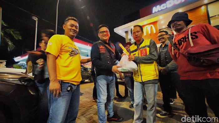 Setelah lama tertunda, Charity On The Road kembali digelar oleh komunitas Pajero Owners Community (POC) Central Java Chapter (CJC) pada hari Kamis (24/1/2020) malam.