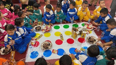 Berbagi Rejeki di Sekolah Anak Jalanan