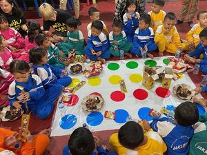 Berbagi Rejeki di Sekolah Anak Jalanan