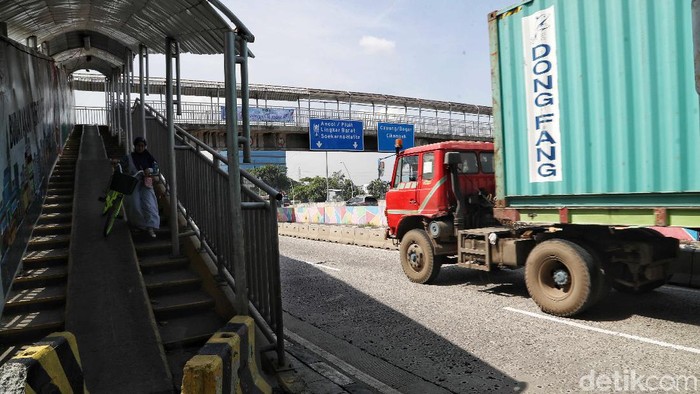 Kebijakan pembebasan angkutan bermuatan berlebih atau Zero Over Dimension Over Load (ODOL) ditunda. Penundaan peraturan itu diberikan maksimal hingga tahun 2022