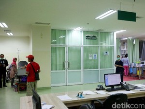 Amukan Pasien Corona RSUD Pasar Minggu Bikin APD Dokter Sobek