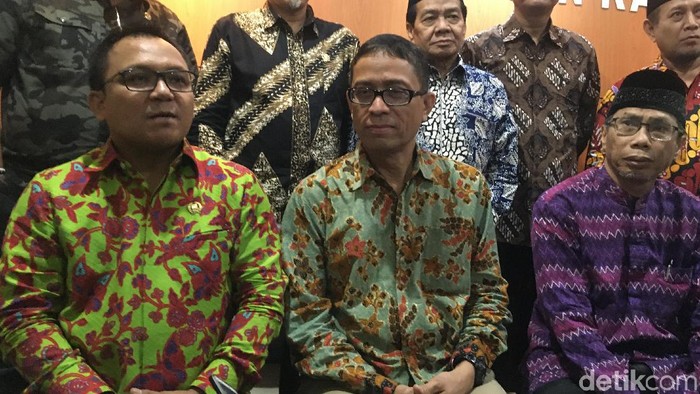 Dari bawah kiri ke kanan: Ketua Fraksi Golkar DKI Jakarta Basri Baco, Cawagub Nurmansjah Lubis dan Ketua Fraksi PKS DKI Jakarta Mohammad Arifin (Arief Ikhsanudin/detikcom)