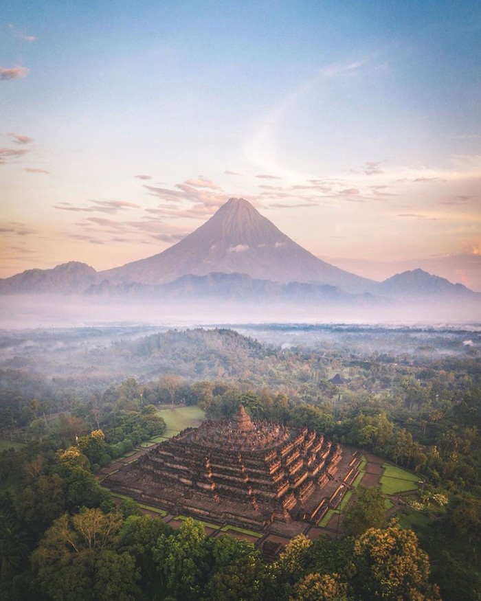 Candi Borobudur Foto Aneh