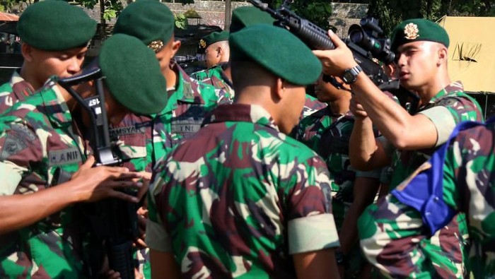 Perwira remaja Akademi Militer 2019 dan Pama Abituren Diklapa 2 dalam rangka orientasi satuan berkumjung ke Yonif Mekanis Raider 412.
