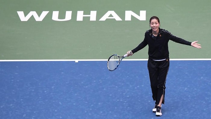 WUHAN, CHINA - SEPTEMBER 27:  Li Na of China attends an open session on Day 6 of 2019 Dongfeng Motor Wuhan Open at Optics Valley International Tennis Center on September 27, 2019 in Wuhan, China.  (Photo by Zhe Ji/Getty Images)