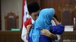 Dituntut 4 Bulan Penjara, Lutfi Menangis dan Dipeluk Ibunda