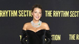 Glamor! Blake Lively Eksis Lagi di Red Carpet Setelah Melahirkan
