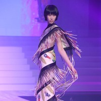 Fashion show karya desainer Jean Paul Gaultier yang merupakan koleksi terakhirnya sebelum pamit setelah 50 tahun berkarya, digelar di Theatre du Chatelet, Paris Haute Couture Fashion Week Spring/Summer 2020, Paris, Prancis. [Photo by Pascal Le Segretain/Getty Images].
