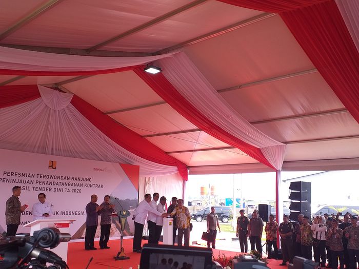 Presiden Jokowi meresmikan Terowongan Nanjung di Kabupaten Bandung, Jawa Barat. Peresmian Terowongan Nanjung