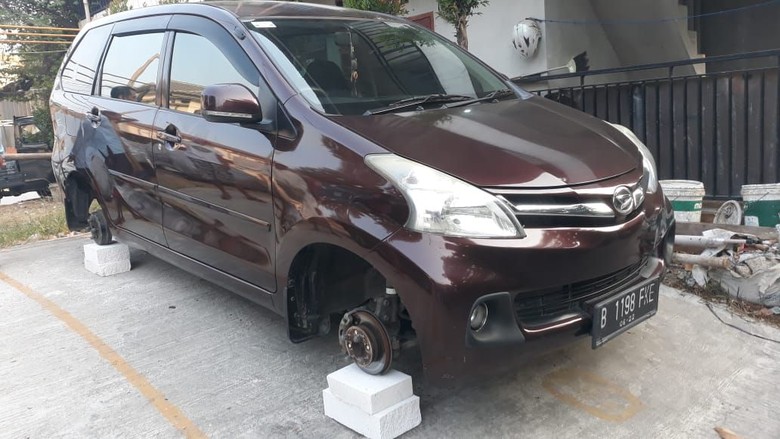 Marak Pencurian Ban Mobil di Cikarang Marak Pencurian Ban Mobil di Cikarang