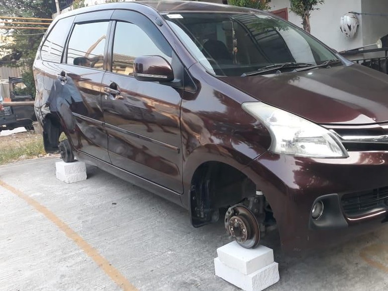 Marak Pencurian Ban Mobil di Cikarang Marak Pencurian Ban Mobil di Cikarang