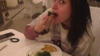 Bintang Bollywood itu langsung melabrak Salsha melalui unggahan di instagram dengan menandai nama akun Salsha. Kini, sosok Kareena Kapoor menjadi sorotan warga Indonesia yang juga kecewa dengan pernyataan Salsha. Foto: Instagram @therealkareenakapoor