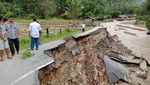 Jalan dan Rumah Rusak Akibat Banjir di Tapteng