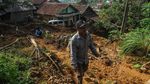 Korban Banjir-Longsor Lebak Masih Bertahan di Pengungsian