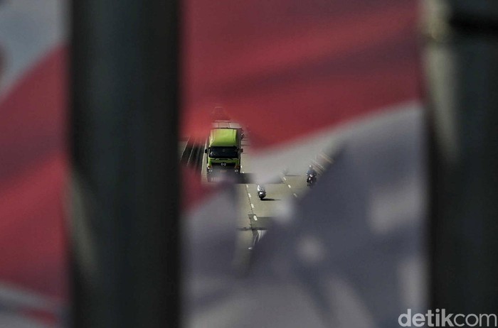 Kebijakan pembebasan angkutan bermuatan berlebih atau Zero Over Dimension Over Load (ODOL) ditunda. Penundaan peraturan itu diberikan maksimal hingga tahun 2022