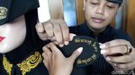 Intip Dapur Pembuatan Seragam Keraton Agung Sejagat