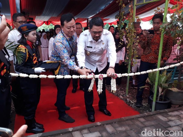 Pembangunan sekolah tanggap darurat untuk siswa SDN Gentong, Gadingrejo, Kota Pasuruan akhirnya selesai. Bangunan yang berada di Lapangan Kelurahan Sebani ini siap digunakan untuk kegiatan belajar mengajar.