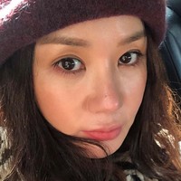 Selain itu, cara wanita yang masih single tersebut mandi juga menjadi rahasia cantiknya. Ia mengaku sering mandi dengan air yang dicampur dengan wine beras Cheongju. Foto: Instagram @umaizing