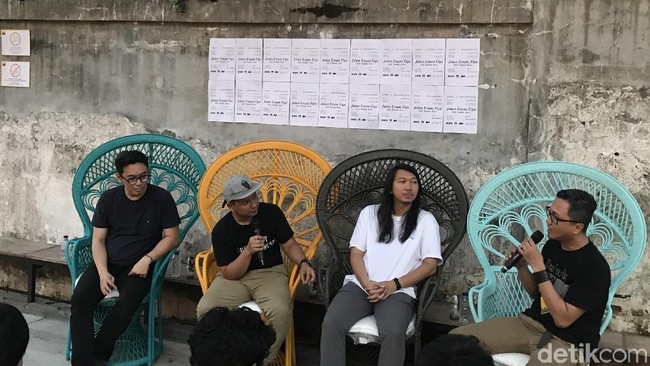 Jalan Enam Tiga, Mini Album Oleh-oleh Efek Rumah Kaca dari AS