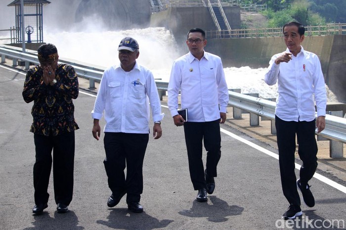 Presiden Joko Widodo meresmikan Terowongan Nanjung di Margaasih, Kabupaten Bandung, Jawa Barat, Rabu (29/1/2020). Terowongan ini diharapkan bisa mengurangi banjir yang terjadi di sejumlah wilayah di Bandung.