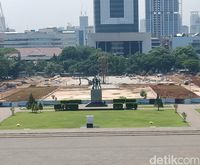 Melihat Monas yang Gundul, yang Lagi Bermasalah