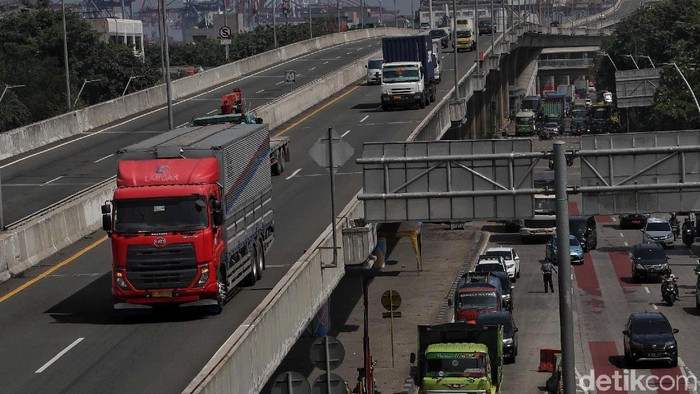 Kebijakan pembebasan angkutan bermuatan berlebih atau Zero Over Dimension Over Load (ODOL) ditunda. Penundaan peraturan itu diberikan maksimal hingga tahun 2022