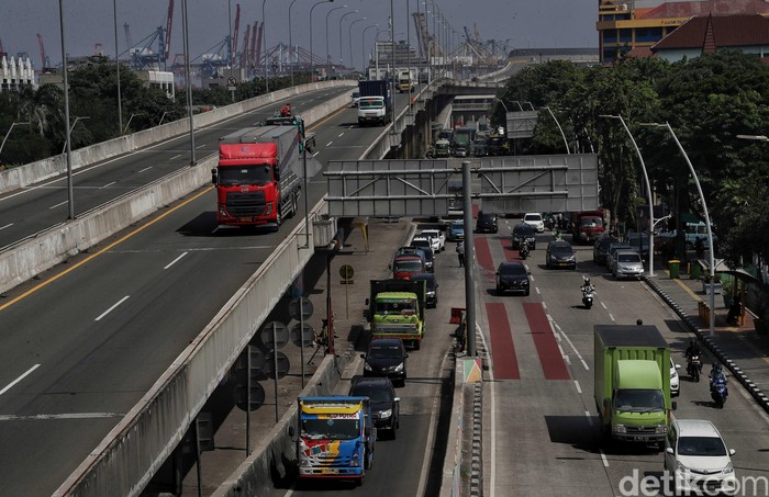 Kebijakan pembebasan angkutan bermuatan berlebih atau Zero Over Dimension Over Load (ODOL) ditunda. Penundaan peraturan itu diberikan maksimal hingga tahun 2022