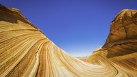 The Wave merupakan bukit batu yang bertranformasi setelah jutaan tahun. Hasilnya, bukit-bukit ini cantik luar biasa. (iStock)