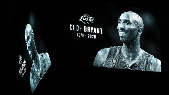 DALLAS, TEXAS - JANUARY 27: The Dallas Stars honor NBA legend Kobe Bryant during a pregame moment of silence before taking on the Tampa Bay Lightning at American Airlines Center on January 27, 2020 in Dallas, Texas. (Photo by Tom Pennington/Getty Images)