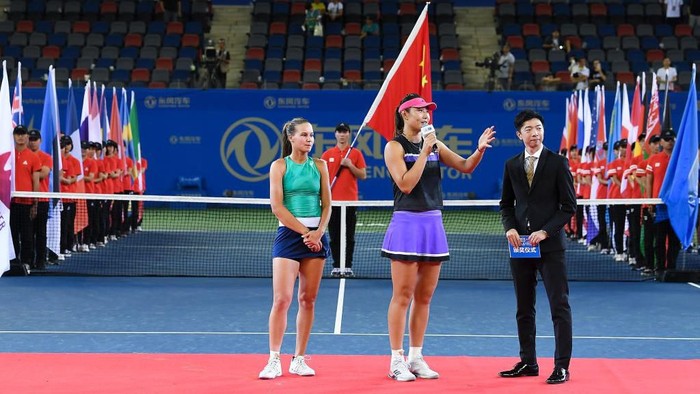 WUHAN, CHINA - SEPTEMBER 28: 
Yingying Duan of China and Veronika Kudermetova of Russia pose with their trophy after defeating Aryna Sabalenka of Belarus and Elise Mertens of Belgium during 2019 Wuhan Open doubles final match at Optics Valley International Tennis Center on September 28, 2019 in Wuhan, China. (Photo by Tao Zhang/Getty Images)