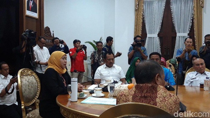 khofifah bertemu orang tua mahaiswa yang kuliah di China