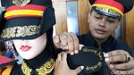 Intip Dapur Pembuatan Seragam Keraton Agung Sejagat