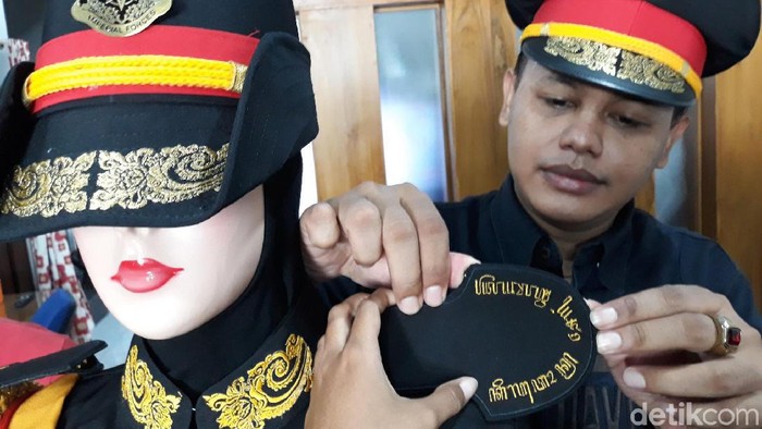 Seragam Raja, Ratu dan pengikut Keraton Agung Sejagat ternyata dipesan dari tempat pembuatan kostum di Bantul. Yuk, intip foto-fotonya.