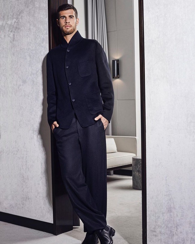 Di luar lapangan tenis, Karen yang lahir di Moskow, Rusia, 23 tahun lalu itu, sesekali menjadi model. Begini aksinya dalam sebuah pemotretan.(Foto: Instagram/@karenkhachanov)