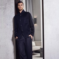 Di luar lapangan tenis, Karen yang lahir di Moskow, Rusia, 23 tahun lalu itu, sesekali menjadi model. Begini aksinya dalam sebuah pemotretan.(Foto: Instagram/@karenkhachanov)