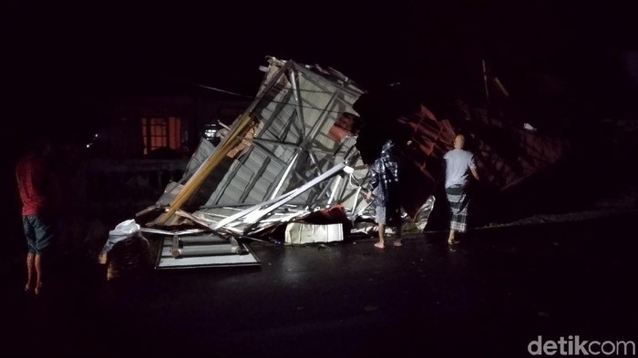 Rumah Rusak Disapu Angin Kencang di Kota Banjar