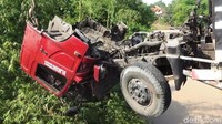 Truk trailer yang mengalami kecelakaan tunggal itu dikemudikan oleh Sadi (38), warga Desa Sambirejo, Kecamatan Jatisono, Wonogiri, Jawa Tengah.