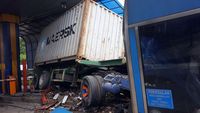 Kecelakaan Kontainer Tabrak Gardu Di Tol Halim Akibat Rem Blong