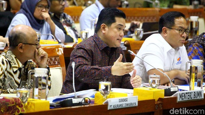 Menteri BUMN Erick Thohir bahas kasus Asuransi Jiwasraya bersama Komisi VI DPR. Erick buka-bukaan soal penyelesaian sengkarut PT Asuransi Jiwasraya (Persero).