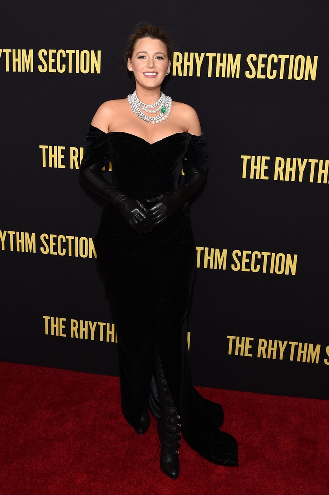 Untuk pertama kalinya, Blake Lively kembali menunjukkan batang hidungnya di hadapan publik menyusul kelahiran anak ketiganya. Istri aktor Ryan Reynolds itu menghadiri pemutaran perdana film terbarunya, The Rhythm Section, di New York City, AS, Senin (27/1/2020). (Foto: Jamie McCarthy/Getty Images)