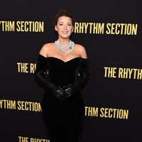 Untuk pertama kalinya, Blake Lively kembali menunjukkan batang hidungnya di hadapan publik menyusul kelahiran anak ketiganya. Istri aktor Ryan Reynolds itu menghadiri pemutaran perdana film terbarunya, The Rhythm Section, di New York City, AS, Senin (27/1/2020). (Foto: Jamie McCarthy/Getty Images)