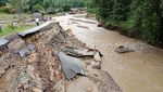 Jalan dan Rumah Rusak Akibat Banjir di Tapteng
